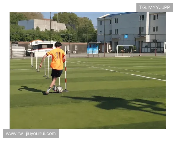 一个月打造足球强劲腿部力量训练计划指南全方位详解科学提升技巧